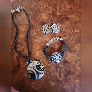 Elegant Black and Silver Jewelry Set